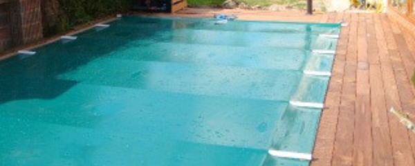A importância de instalar uma capa de segurança para piscina