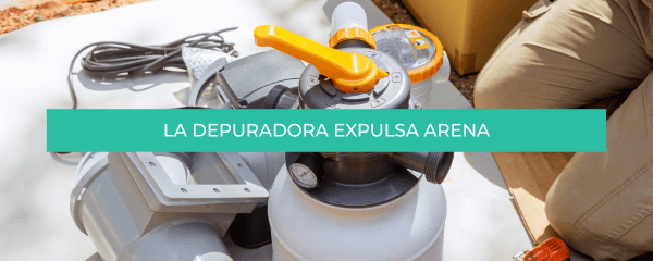Depuradora expulsa arena en la piscina