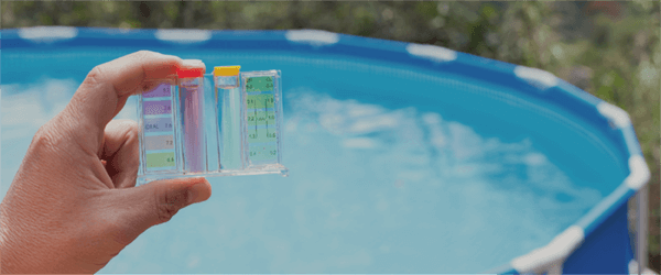 Cómo bajar el pH de una piscina